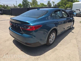 2025 Toyota Camry LE - miniatura 3
