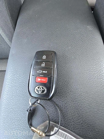 2025 Toyota Camry LE - miniatura 8