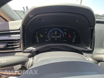 2025 Toyota Camry LE - miniatura 9