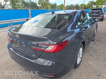 2025 Toyota Camry LE - miniatura 4