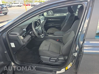 2025 Toyota Camry LE - miniatura 7