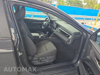 2025 Toyota Camry LE - miniatura 8
