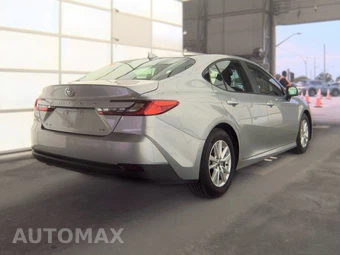 2025 Toyota Camry LE - miniatura 4