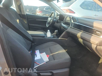 2025 Toyota Camry LE - miniatura 8