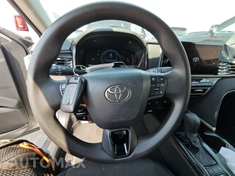 2025 Toyota Camry LE - miniatura 10