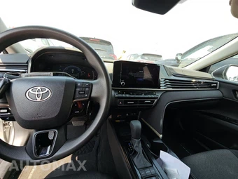 2025 Toyota Camry LE - miniatura 11