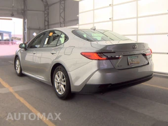 2025 Toyota Camry LE - miniatura 6