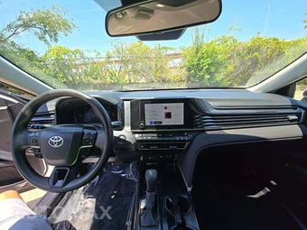 2025 Toyota Camry LE - miniatura 10