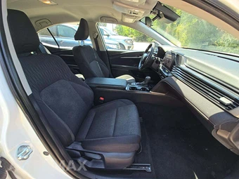 2025 Toyota Camry LE - miniatura 18