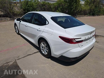 2025 Toyota Camry LE - miniatura 2