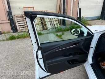 2025 Toyota Camry LE - miniatura 14