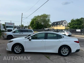2025 Toyota Camry LE - miniatura 3