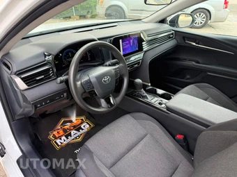 2025 Toyota Camry LE - miniatura 9