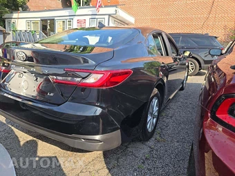 2025 Toyota Camry LE - miniatura 3