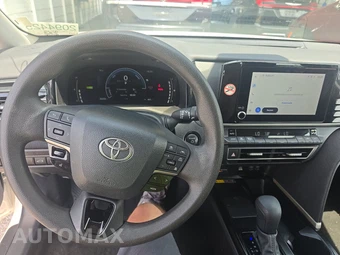 2025 Toyota Camry LE - miniatura 11