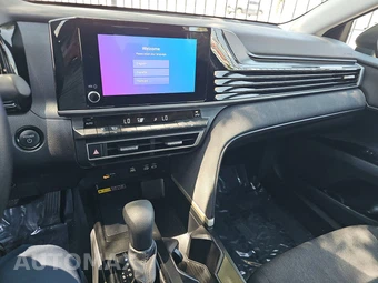 2025 Toyota Camry LE - miniatura 11