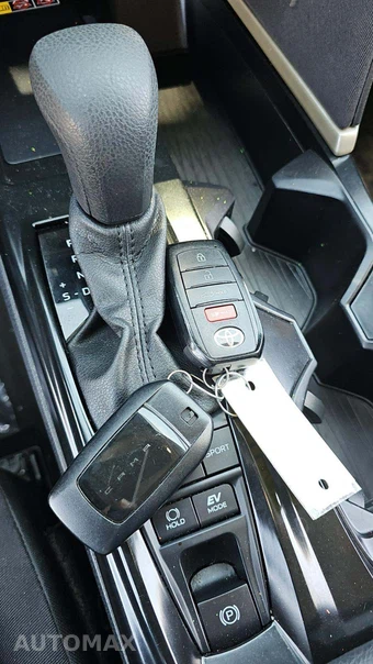 2025 Toyota Camry LE - miniatura 17