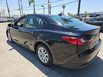 2025 Toyota Camry LE - miniatura 6