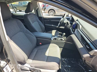 2025 Toyota Camry LE - miniatura 8