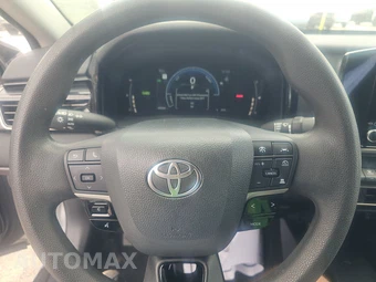 2025 Toyota Camry LE - miniatura 10