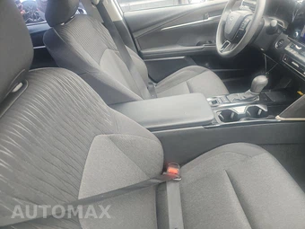 2025 Toyota Camry LE - miniatura 8