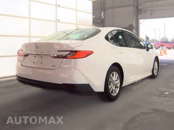 2025 Toyota Camry LE - miniatura 4