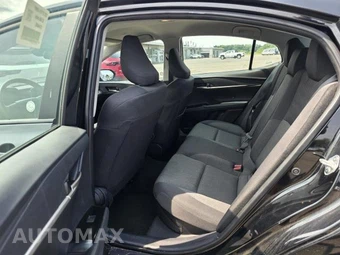 2025 Toyota Camry LE - miniatura 6