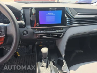 2025 Toyota Camry LE - miniatura 11