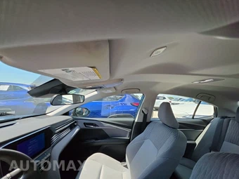 2025 Toyota Camry LE - miniatura 18
