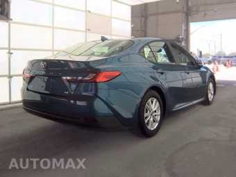 2025 Toyota Camry LE - miniatura 4
