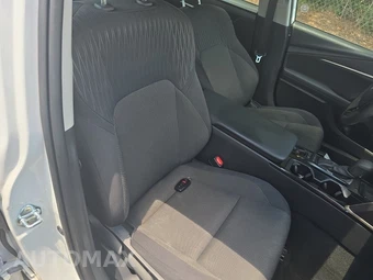 2025 Toyota Camry LE - miniatura 8