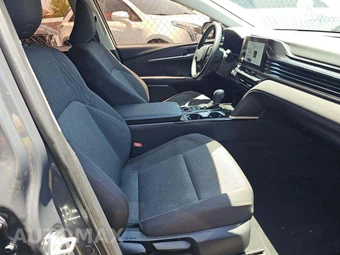 2025 Toyota Camry LE - miniatura 18