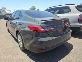 2025 Toyota Camry LE - miniatura 2