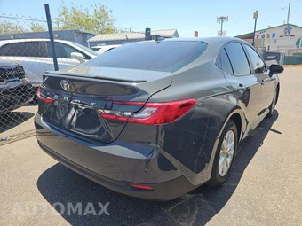 2025 Toyota Camry LE - miniatura 3