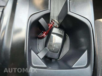 2025 Toyota Camry LE - miniatura 8
