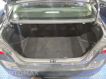 2025 Toyota Camry LE - miniatura 14