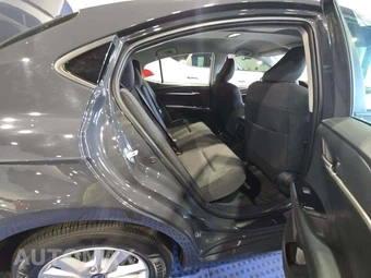 2025 Toyota Camry LE - miniatura 16