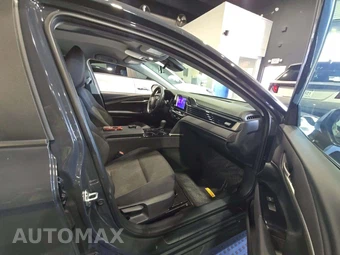 2025 Toyota Camry LE - miniatura 18