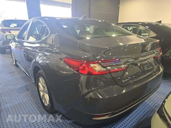 2025 Toyota Camry LE - miniatura 2