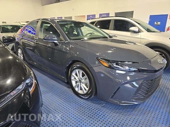 2025 Toyota Camry LE - miniatura 4