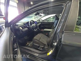 2025 Toyota Camry LE - miniatura 6