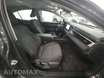 2025 Toyota Camry LE - miniatura 15