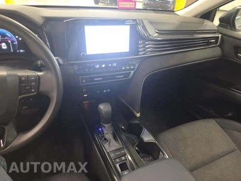2025 Toyota Camry LE - miniatura 7