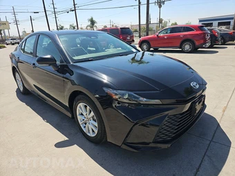 2025 Toyota Camry LE - miniatura 3