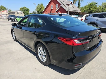 2025 Toyota Camry LE - miniatura 6