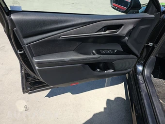 2025 Toyota Camry LE - miniatura 9
