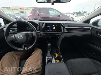2025 Toyota Camry LE - miniatura 10