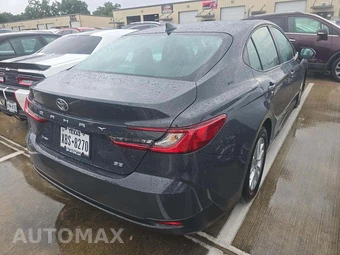 2025 Toyota Camry LE - miniatura 3