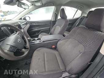 2025 Toyota Camry LE - miniatura 6