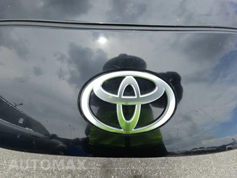2025 Toyota Camry LE - miniatura 15